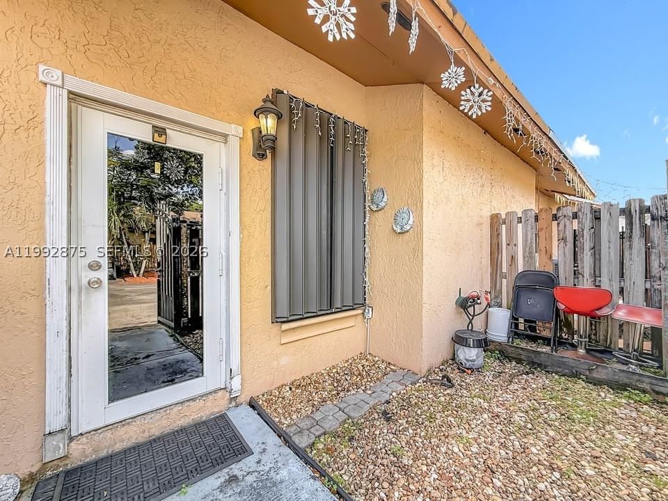Real estate property located at 6722 192nd Ln, Miami-dade, Country Lake Manors Townh, Hialeah, FL