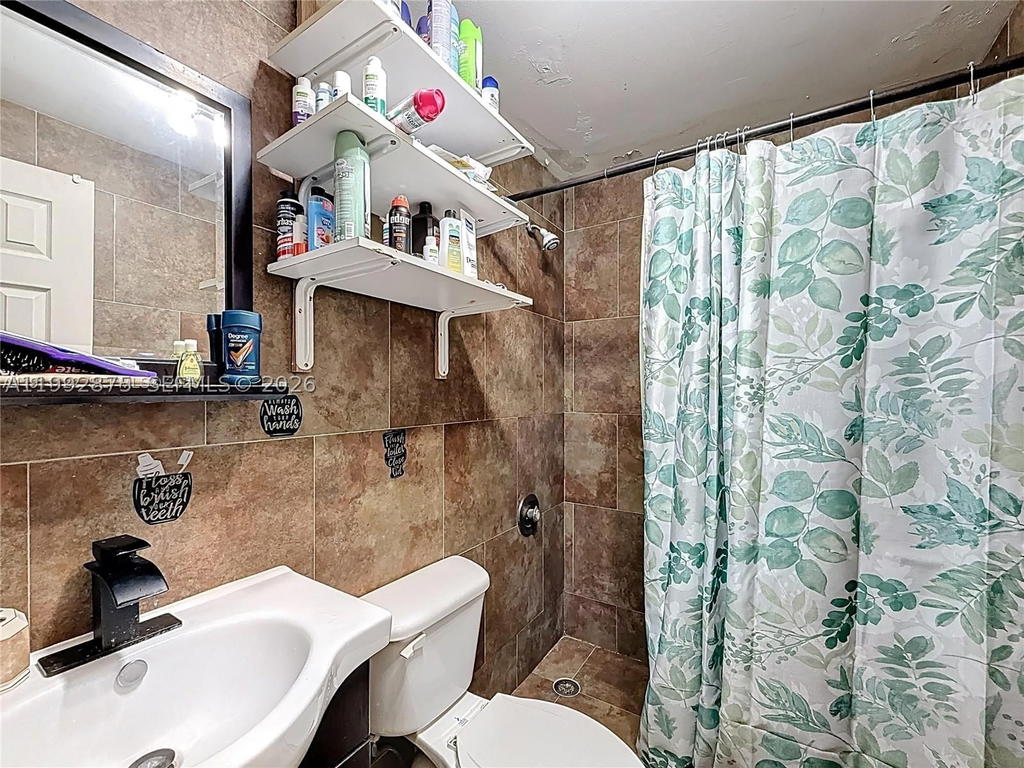 Real estate property located at 6722 192nd Ln, Miami-dade, Country Lake Manors Townh, Hialeah, FL