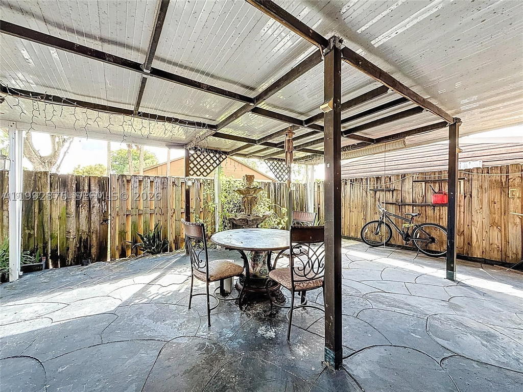 Real estate property located at 6722 192nd Ln, Miami-dade, Country Lake Manors Townh, Hialeah, FL