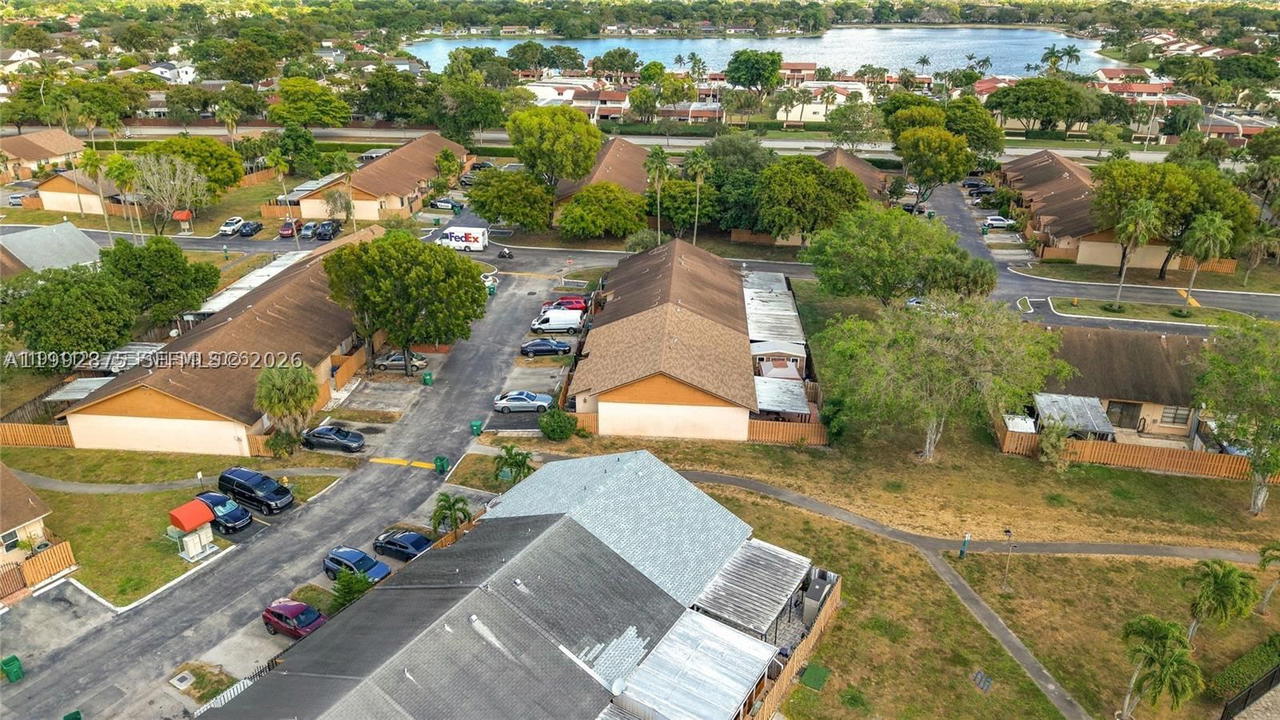Real estate property located at 6722 192nd Ln, Miami-dade, Country Lake Manors Townh, Hialeah, FL