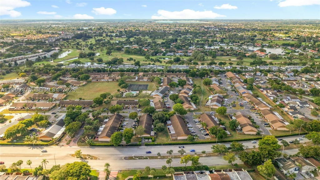 Real estate property located at 6722 192nd Ln, Miami-dade, Country Lake Manors Townh, Hialeah, FL