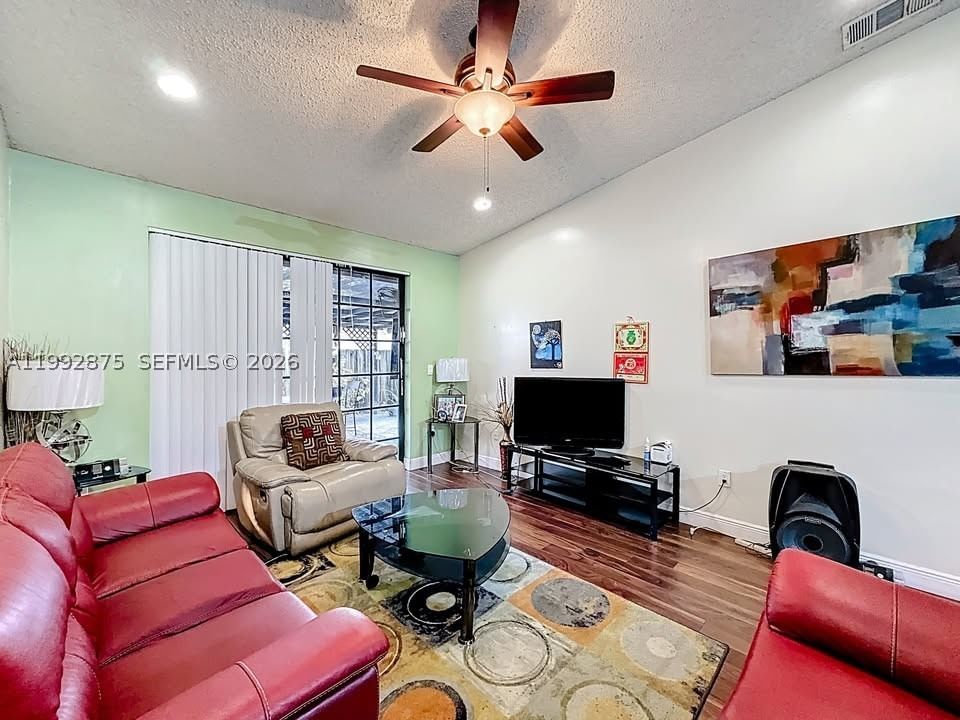 Real estate property located at 6722 192nd Ln, Miami-dade, Country Lake Manors Townh, Hialeah, FL