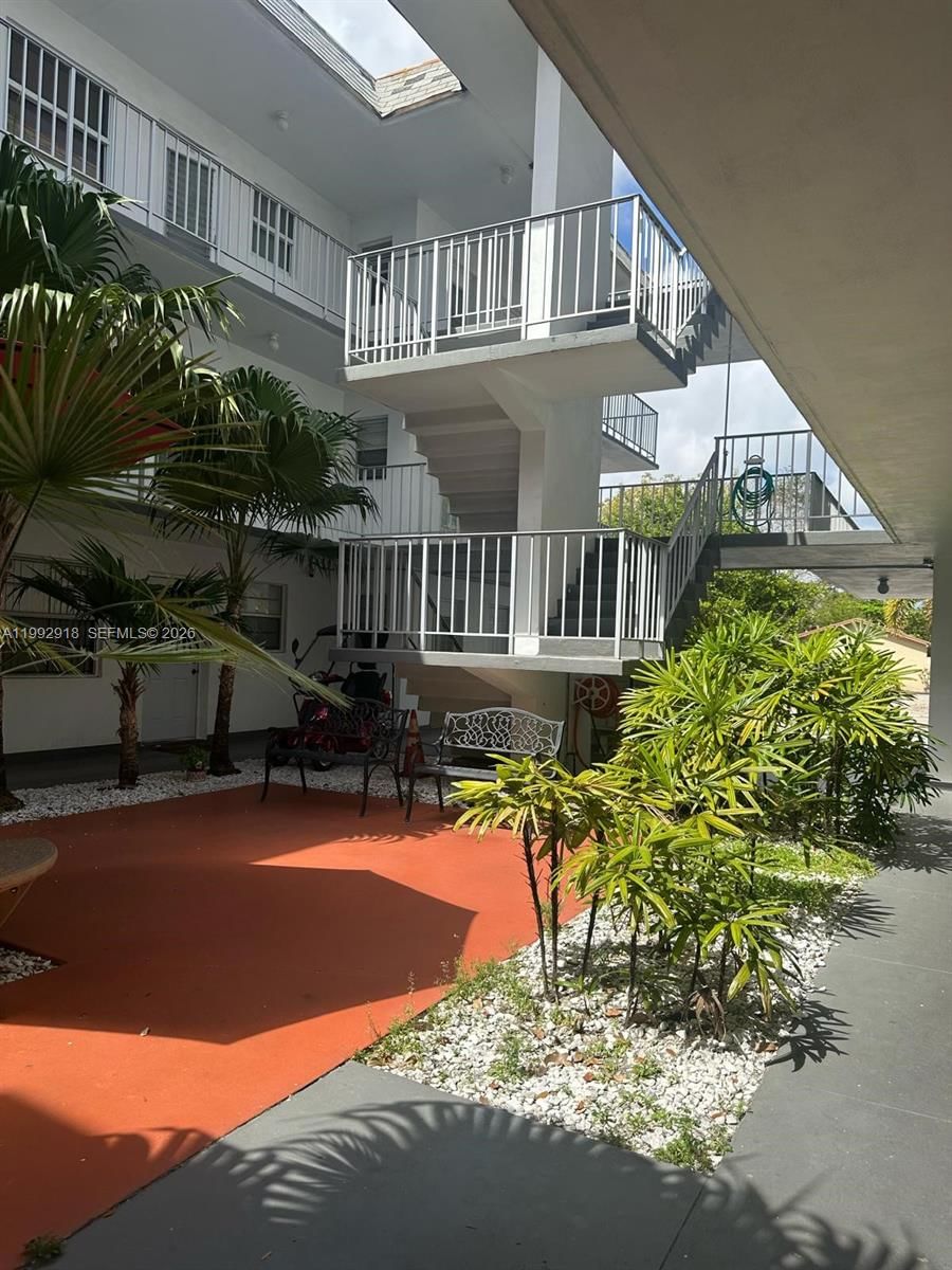 Real estate property located at 2238 Monroe St #111, Broward, Monroe Of Hollywoo, Hollywood, FL