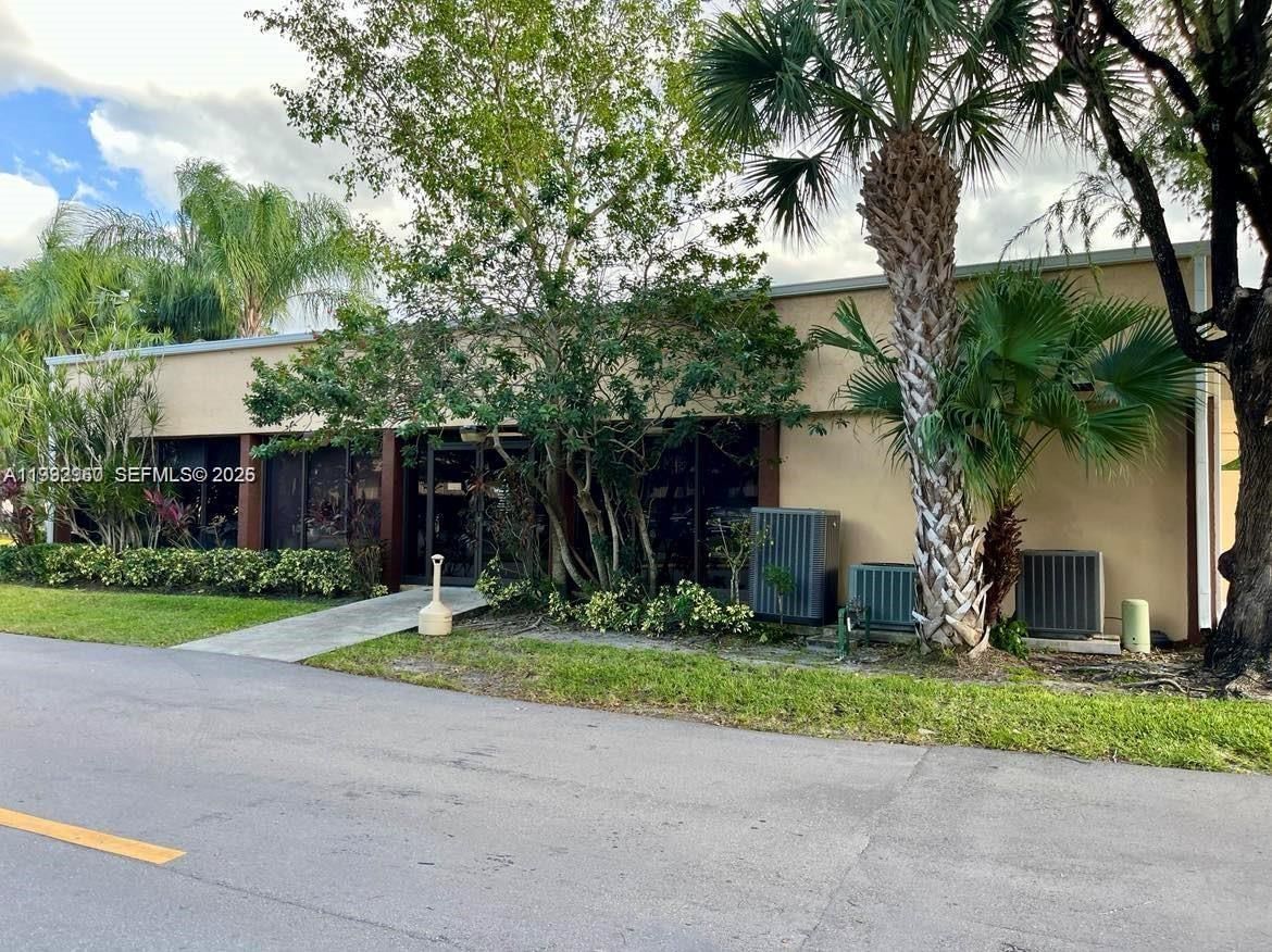 Real estate property located at 9580 Sunrise Lakes Blvd #205, Broward, Sunrise Lakes 145 Condo, Sunrise, FL