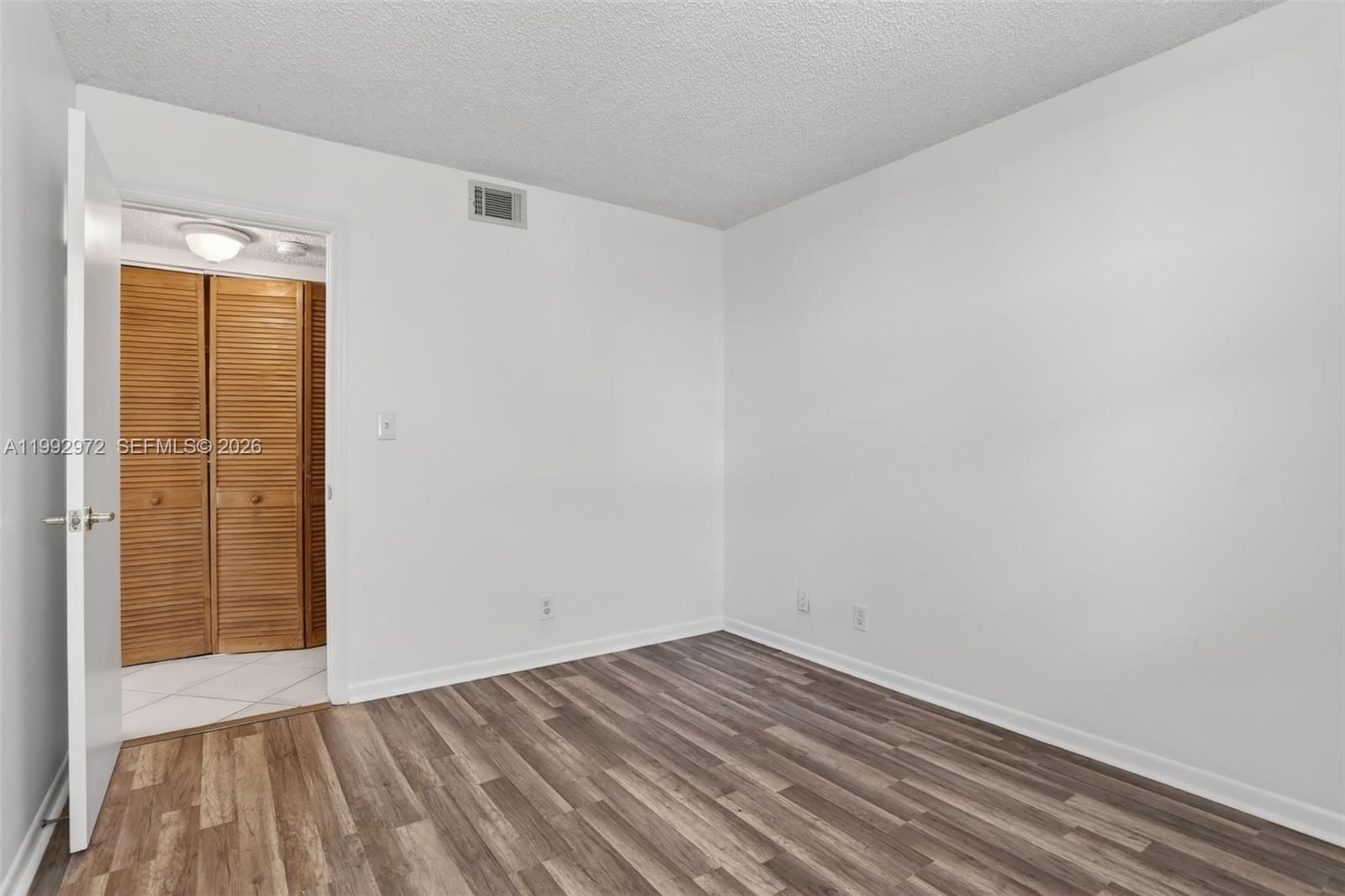 Real estate property located at 117 Lake Emerald Dr #409, Broward, Lake Emerald Condominium, Oakland Park, FL