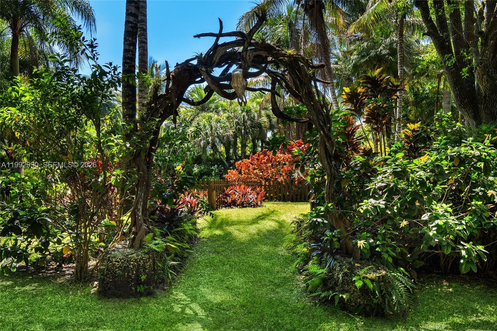 Real estate property located at 15000 200th St, Miami-dade, Breezy Oaks, Miami, FL