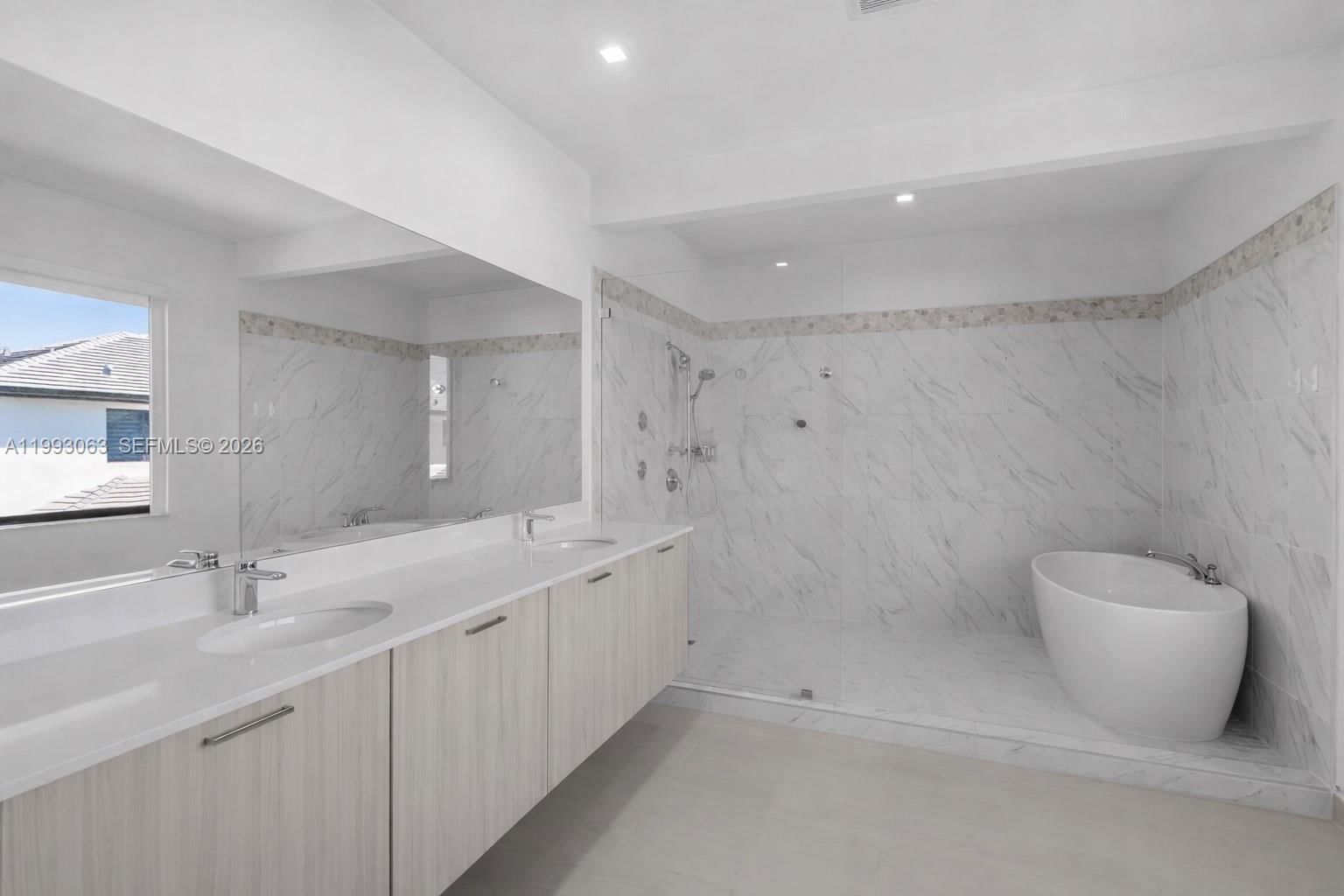 Real estate property located at 8019 46th Ter, Miami-dade, Canarias East, Doral, FL