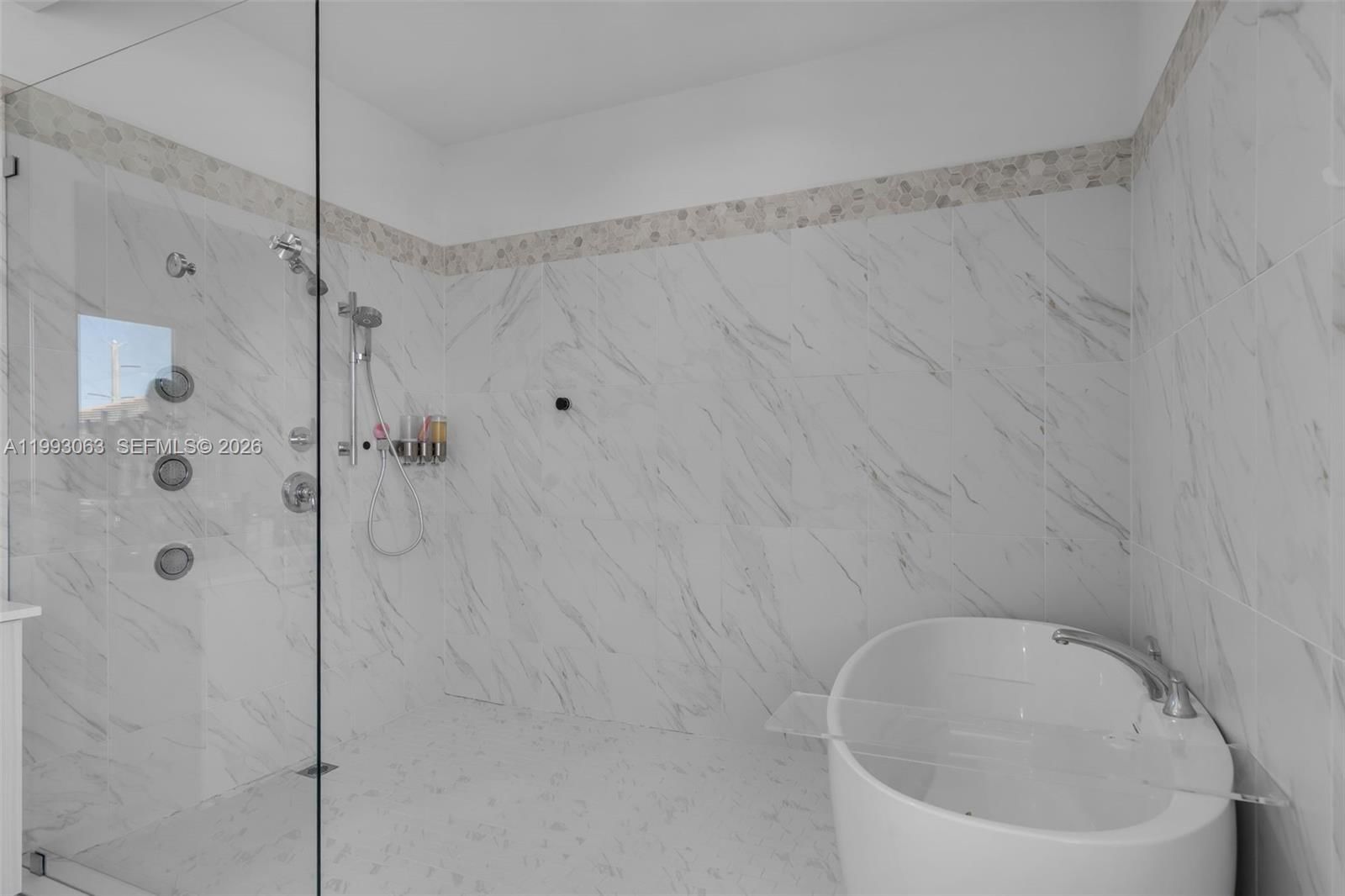 Real estate property located at 8019 46th Ter, Miami-dade, Canarias East, Doral, FL