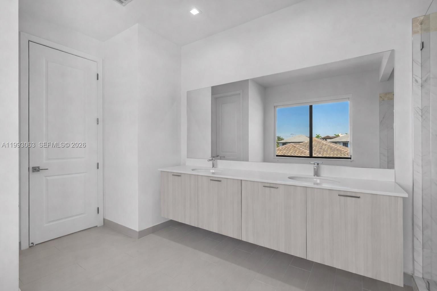 Real estate property located at 8019 46th Ter, Miami-dade, Canarias East, Doral, FL