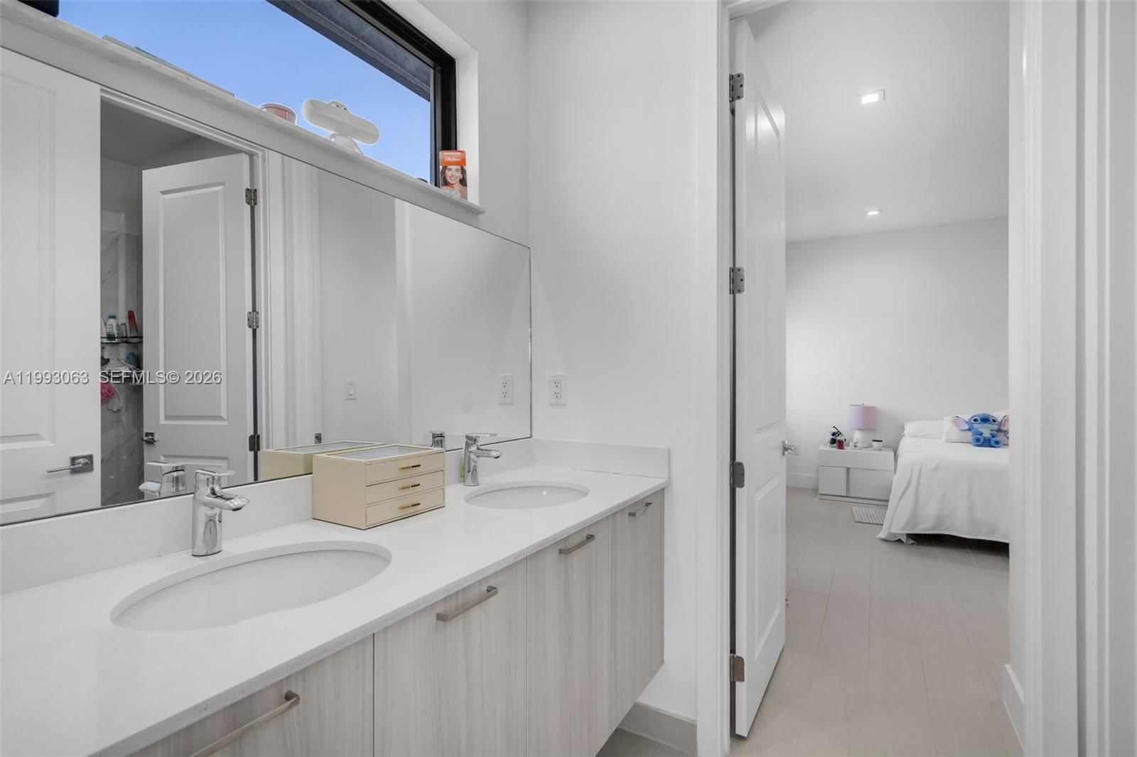 Real estate property located at 8019 46th Ter, Miami-dade, Canarias East, Doral, FL