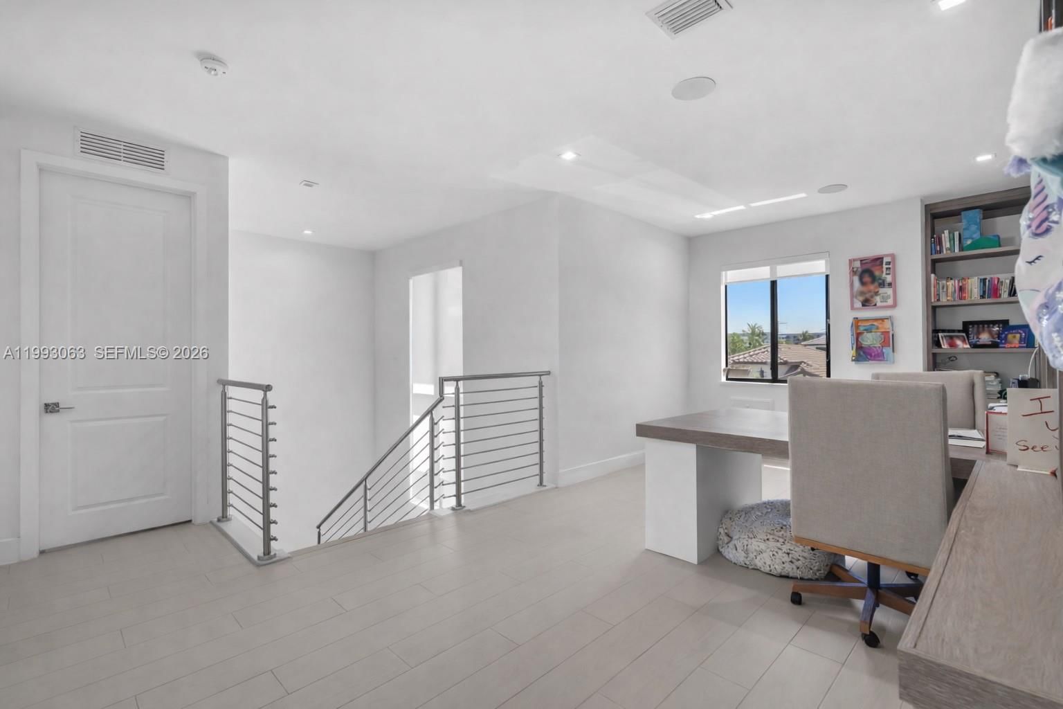 Real estate property located at 8019 46th Ter, Miami-dade, Canarias East, Doral, FL