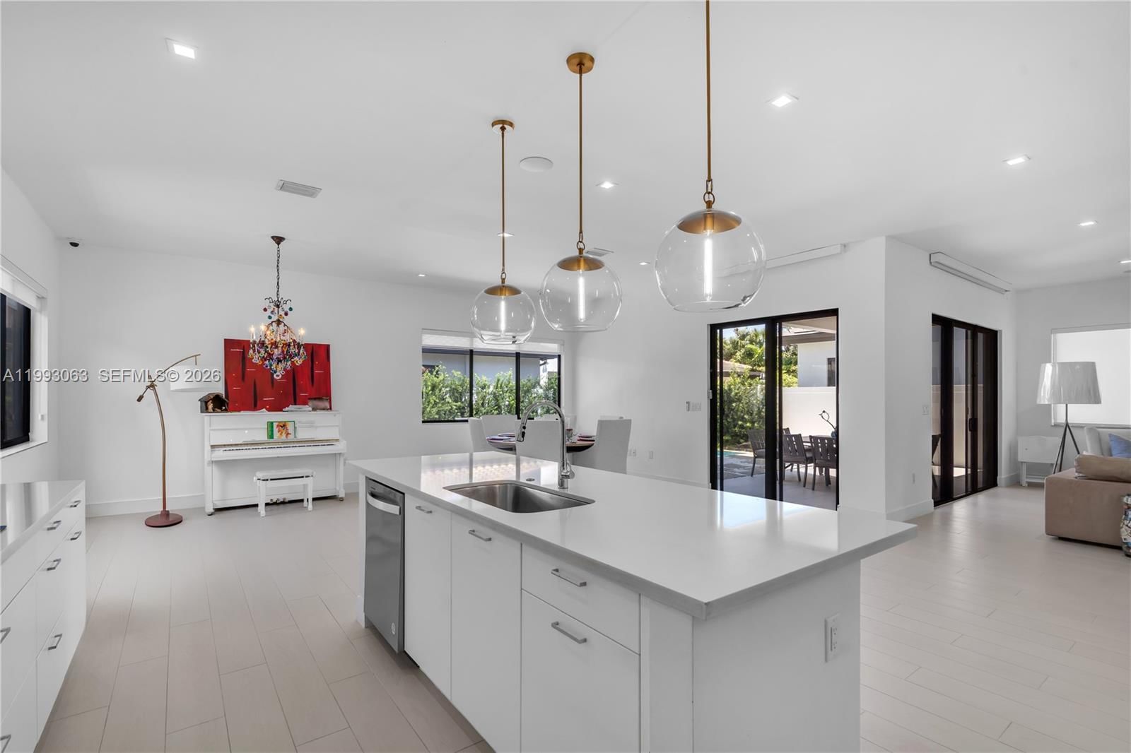 Real estate property located at 8019 46th Ter, Miami-dade, Canarias East, Doral, FL