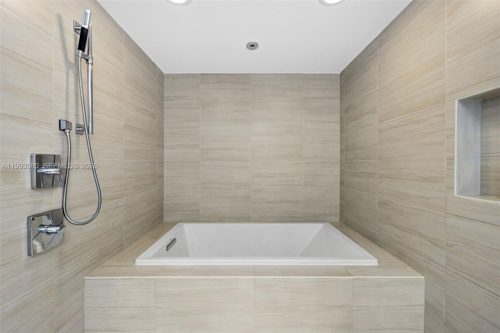 Real estate property located at 1180 Federal Hwy #1102, Broward, Riva Condominium, Fort Lauderdale, FL