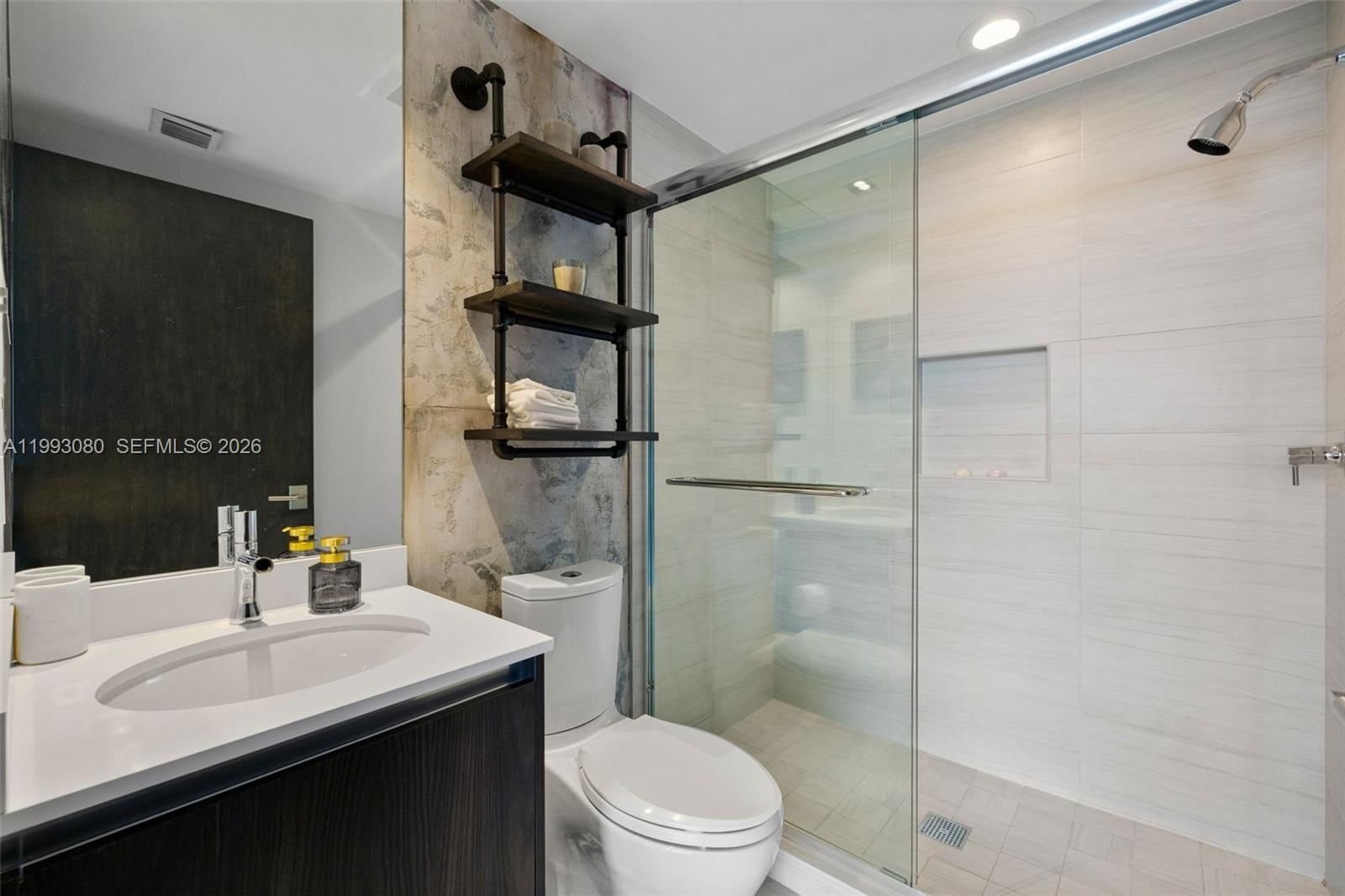 Real estate property located at 1180 Federal Hwy #1102, Broward, Riva Condominium, Fort Lauderdale, FL