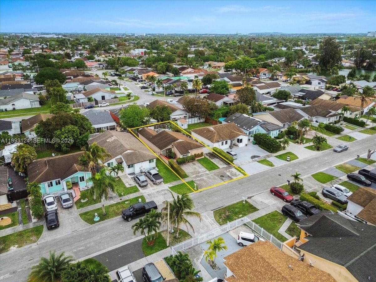 Real estate property located at 19301 123rd Ave, Miami-dade, Estancia Sec 2, Miami, FL