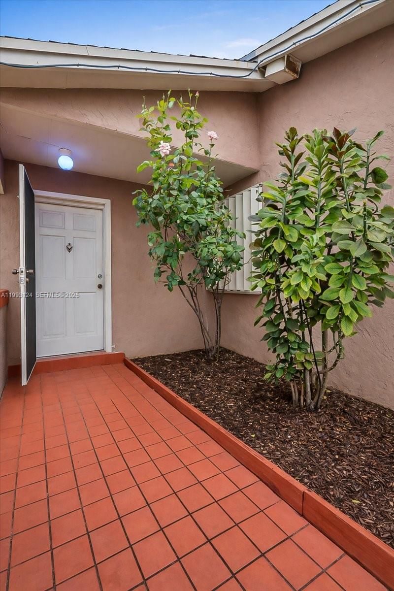 Real estate property located at 19301 123rd Ave, Miami-dade, Estancia Sec 2, Miami, FL