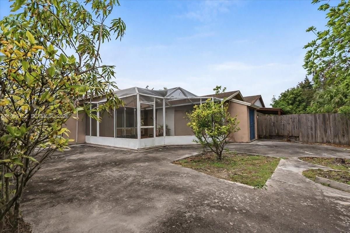 Real estate property located at 19301 123rd Ave, Miami-dade, Estancia Sec 2, Miami, FL