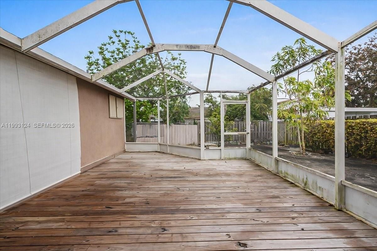 Real estate property located at 19301 123rd Ave, Miami-dade, Estancia Sec 2, Miami, FL