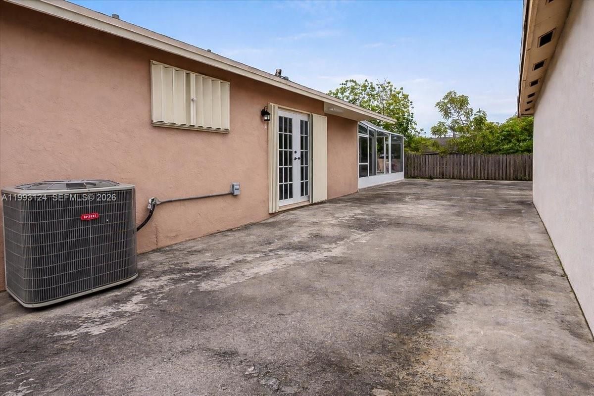 Real estate property located at 19301 123rd Ave, Miami-dade, Estancia Sec 2, Miami, FL