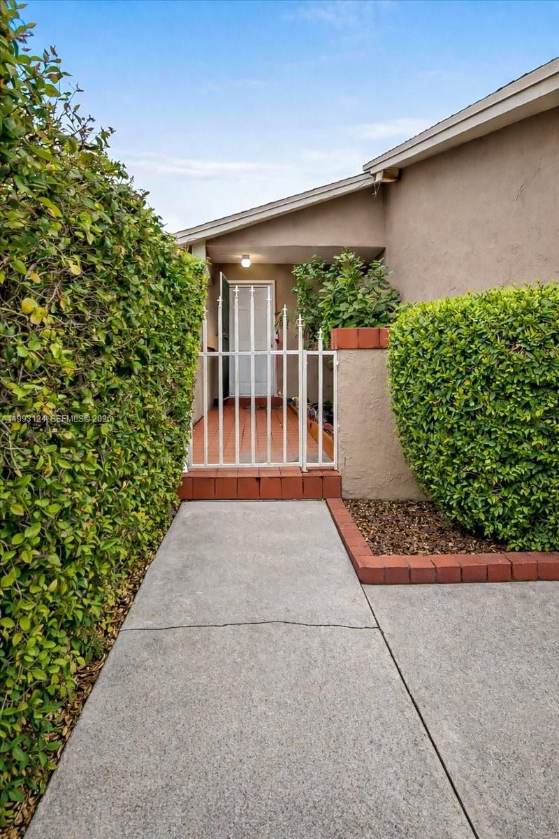 Real estate property located at 19301 123rd Ave, Miami-dade, Estancia Sec 2, Miami, FL