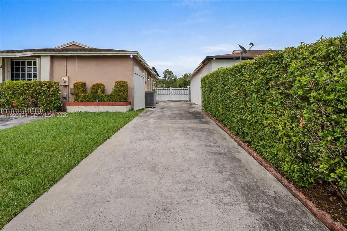 Real estate property located at 19301 123rd Ave, Miami-dade, Estancia Sec 2, Miami, FL