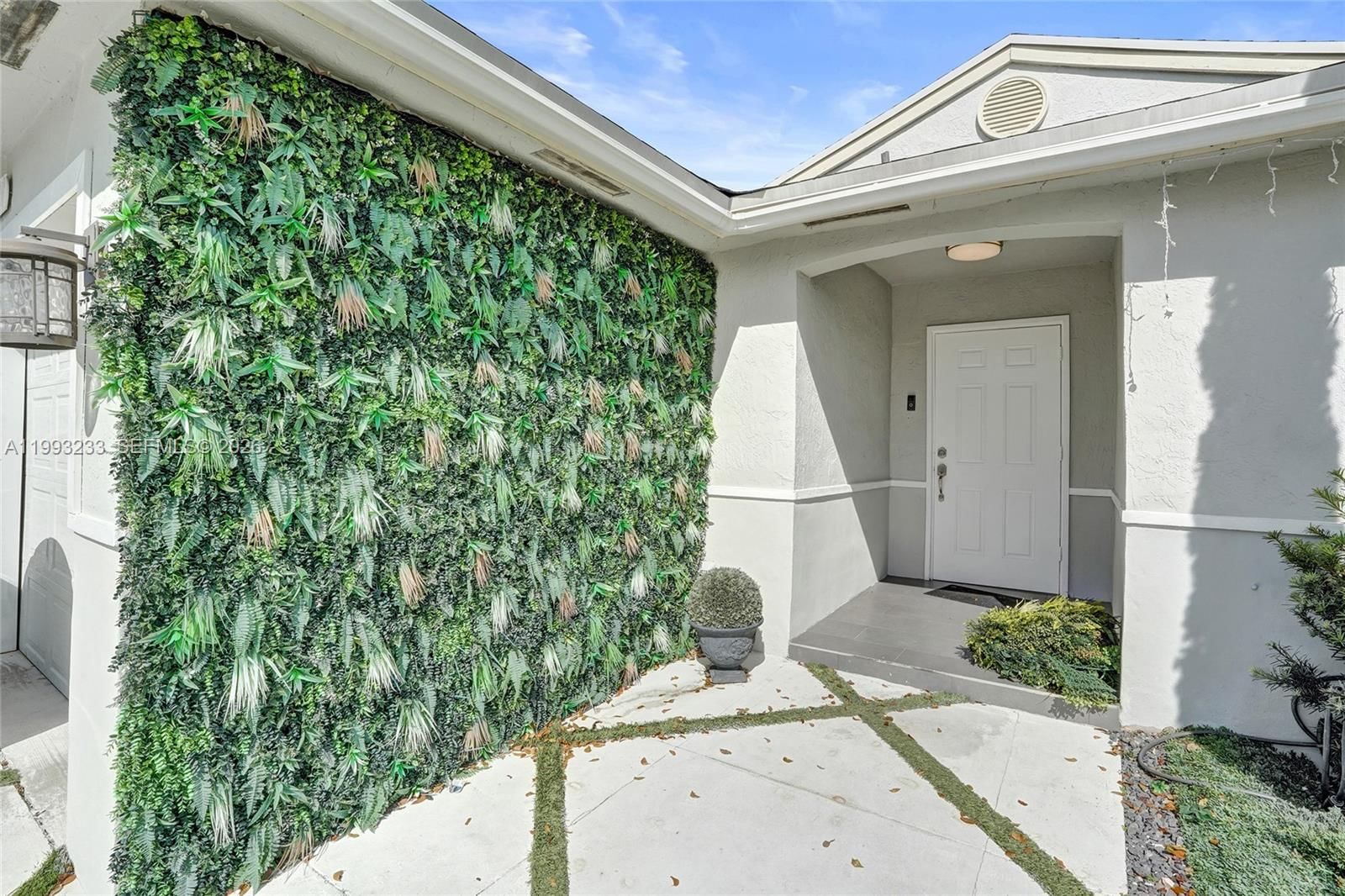 Real estate property located at 372 Riverbend Dr, Broward, New River Estates Section, Sunrise, FL