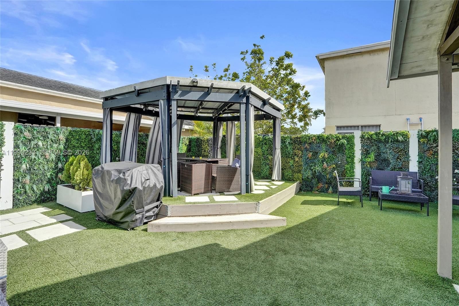 Real estate property located at 372 Riverbend Dr, Broward, New River Estates Section, Sunrise, FL