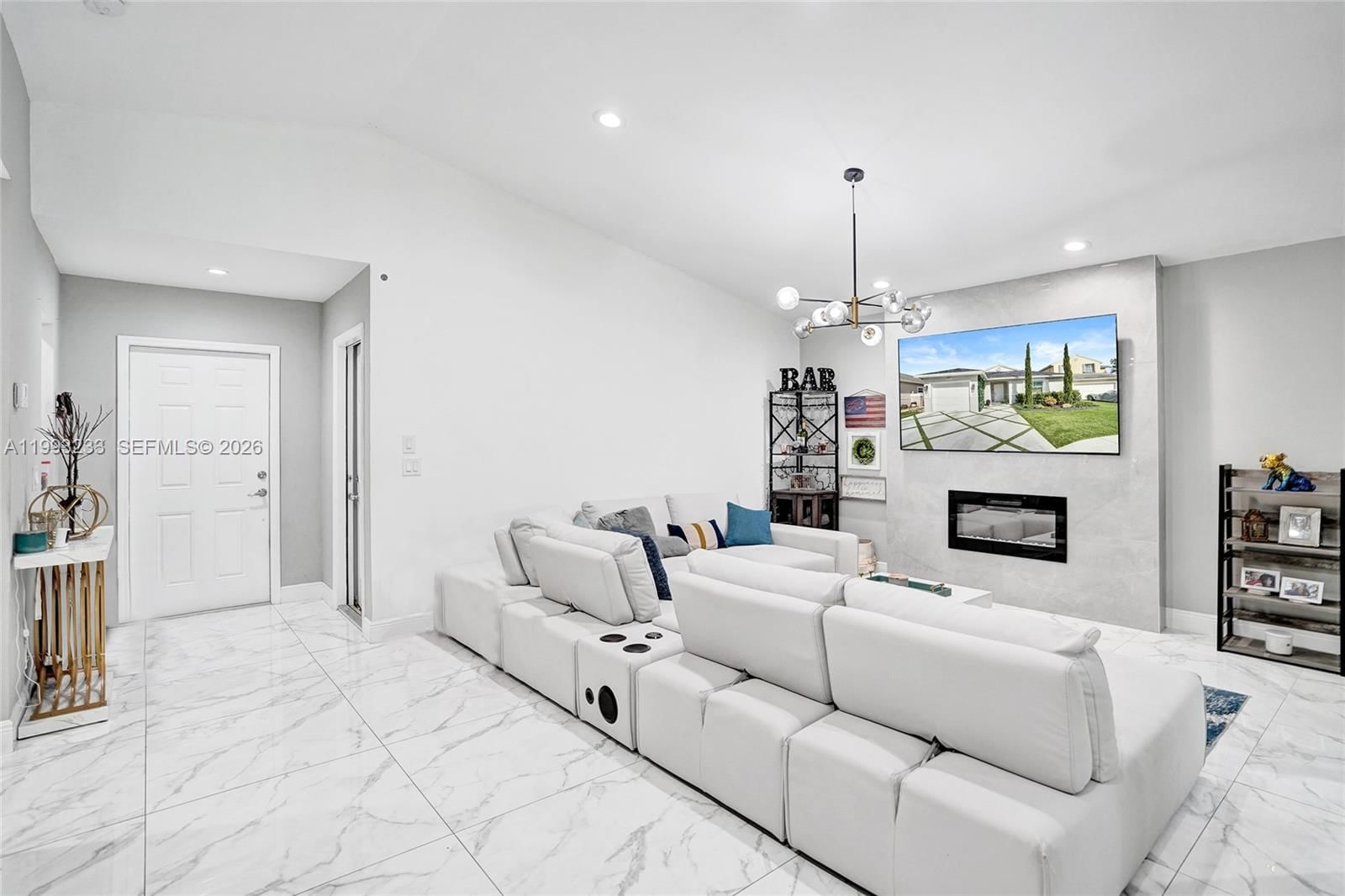 Real estate property located at 372 Riverbend Dr, Broward, New River Estates Section, Sunrise, FL