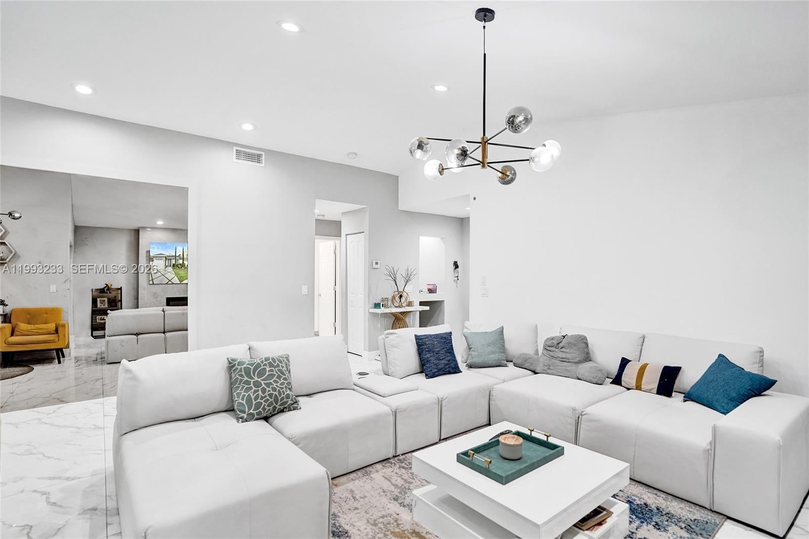 Real estate property located at 372 Riverbend Dr, Broward, New River Estates Section, Sunrise, FL