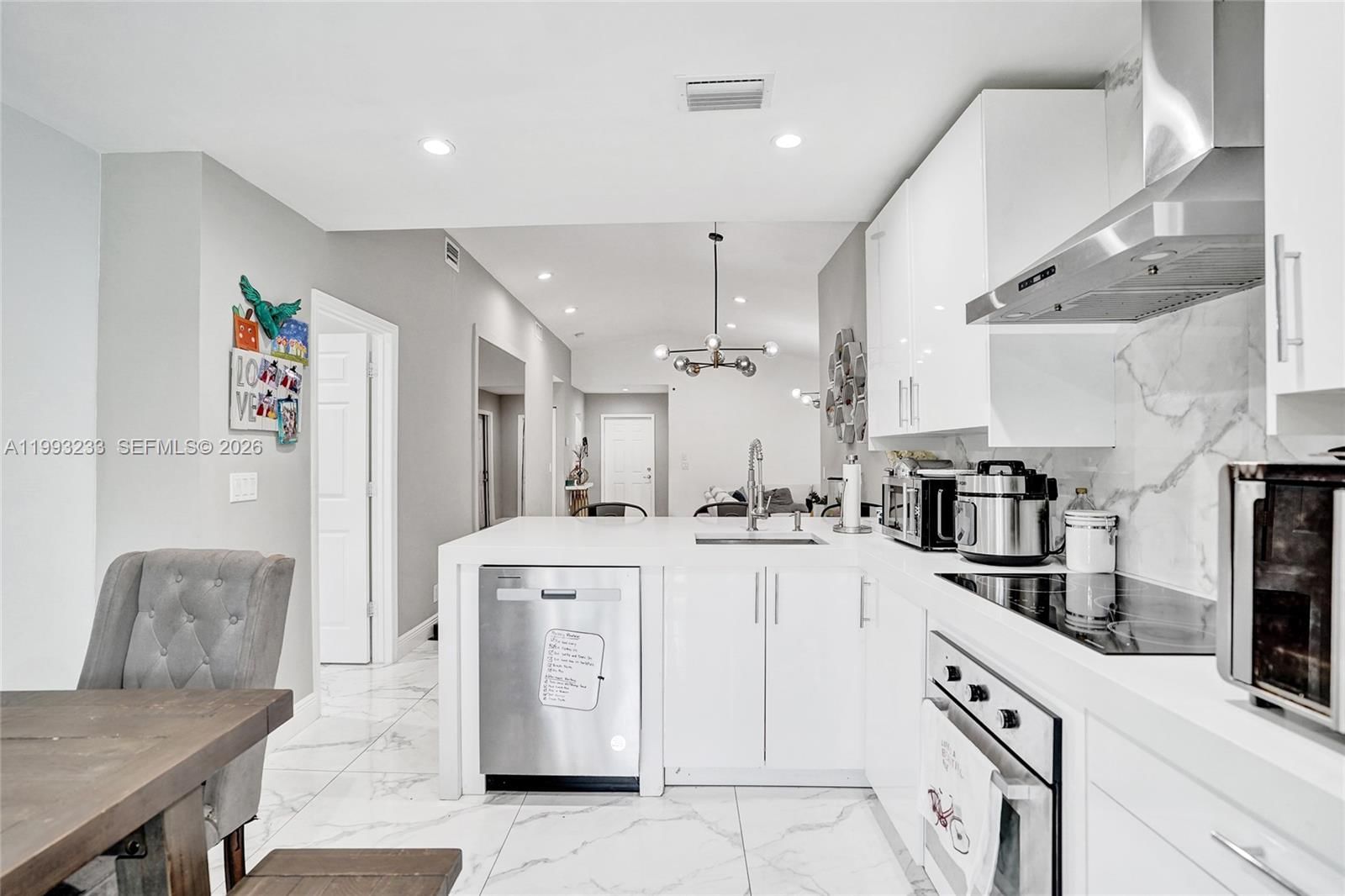 Real estate property located at 372 Riverbend Dr, Broward, New River Estates Section, Sunrise, FL