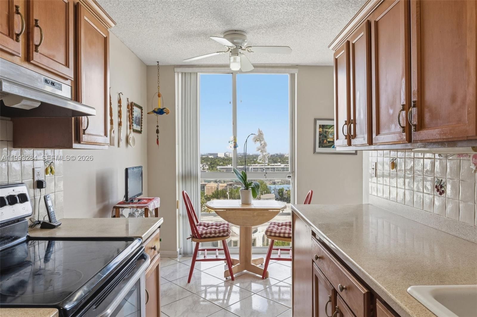 Real estate property located at 1688 West Ave #1205, Miami-dade, West Bay Plaza Condo, Miami Beach, FL