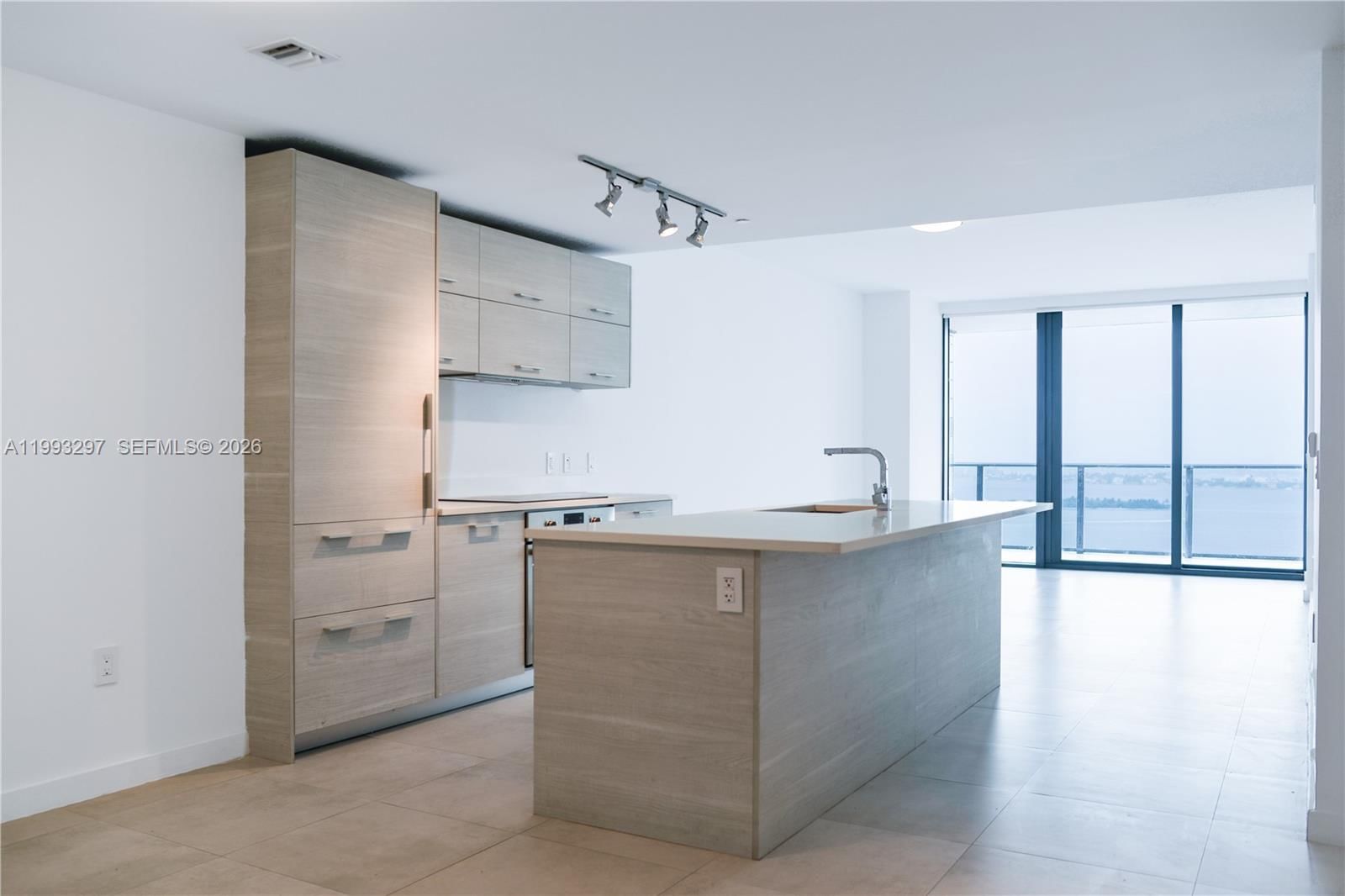 Real estate property located at 650 32nd St #2104, Miami-dade, Paraiso Bay Condo, Miami, FL