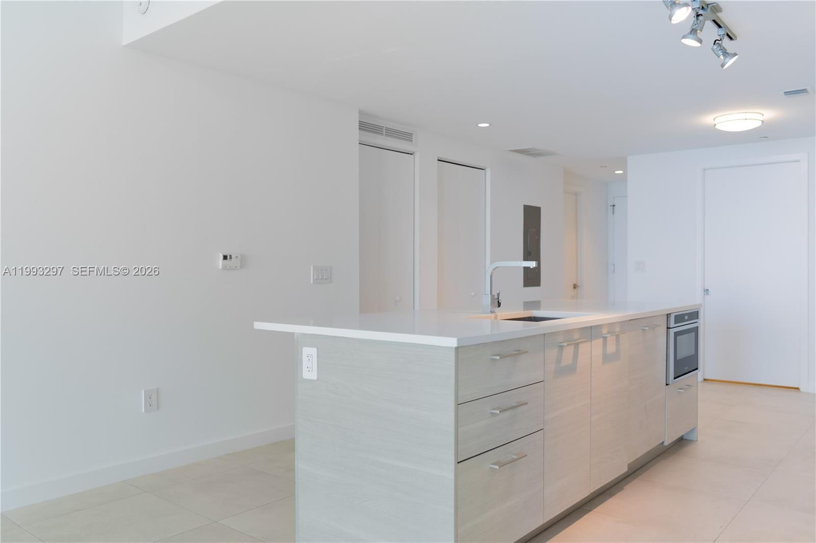 Real estate property located at 650 32nd St #2104, Miami-dade, Paraiso Bay Condo, Miami, FL