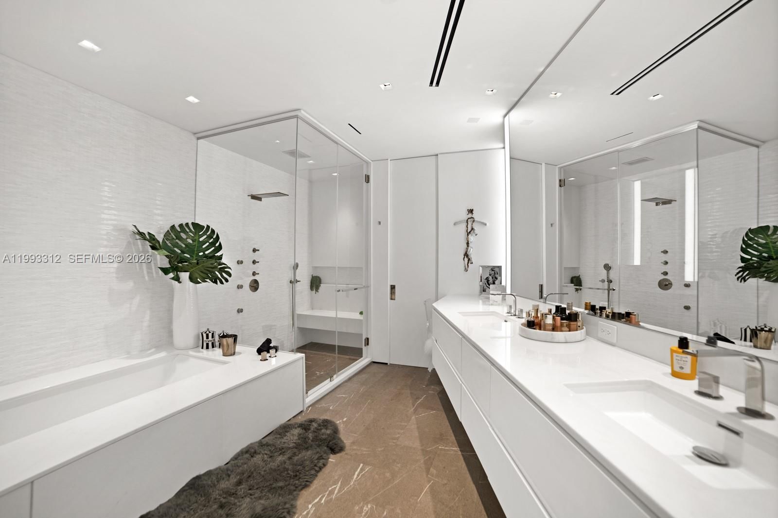 Real estate property located at 100 Pointe Dr #1106/07, Miami-dade, Continuum On South Beach, Miami Beach, FL