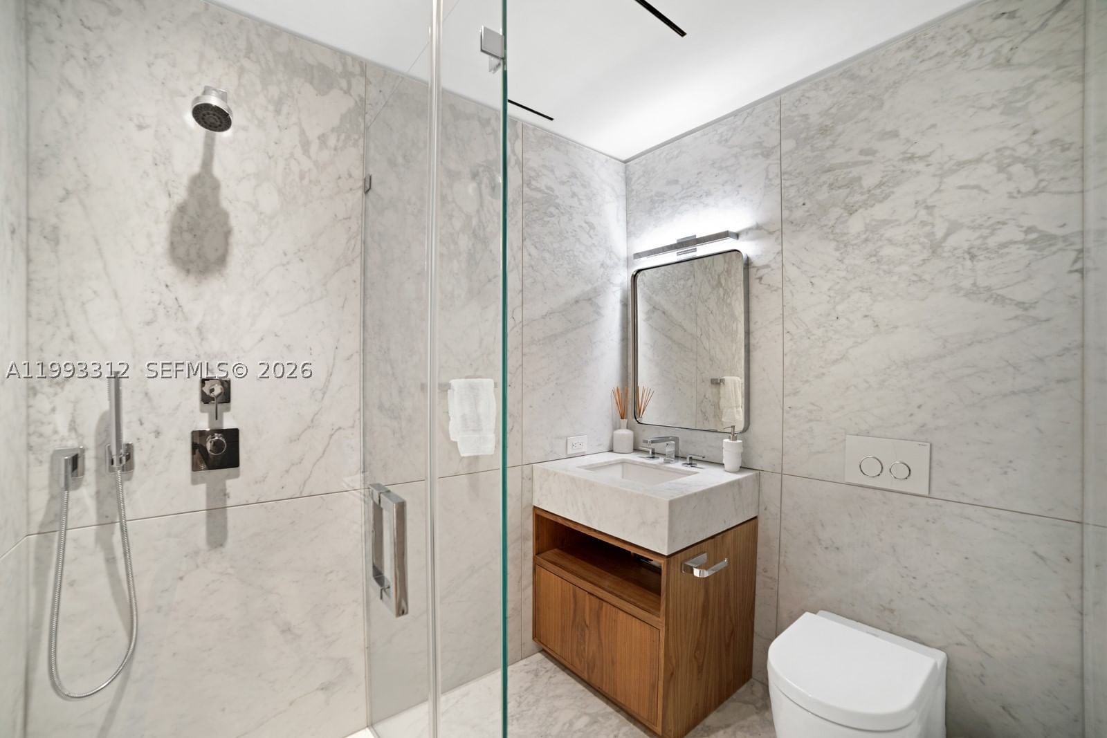 Real estate property located at 100 Pointe Dr #1106/07, Miami-dade, Continuum On South Beach, Miami Beach, FL