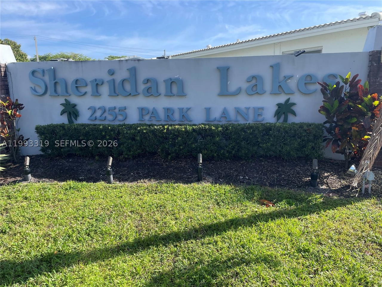 Real estate property located at 2300 Park Ln #208, Broward, Sheridan Lakes Condo Apts, Hollywood, FL