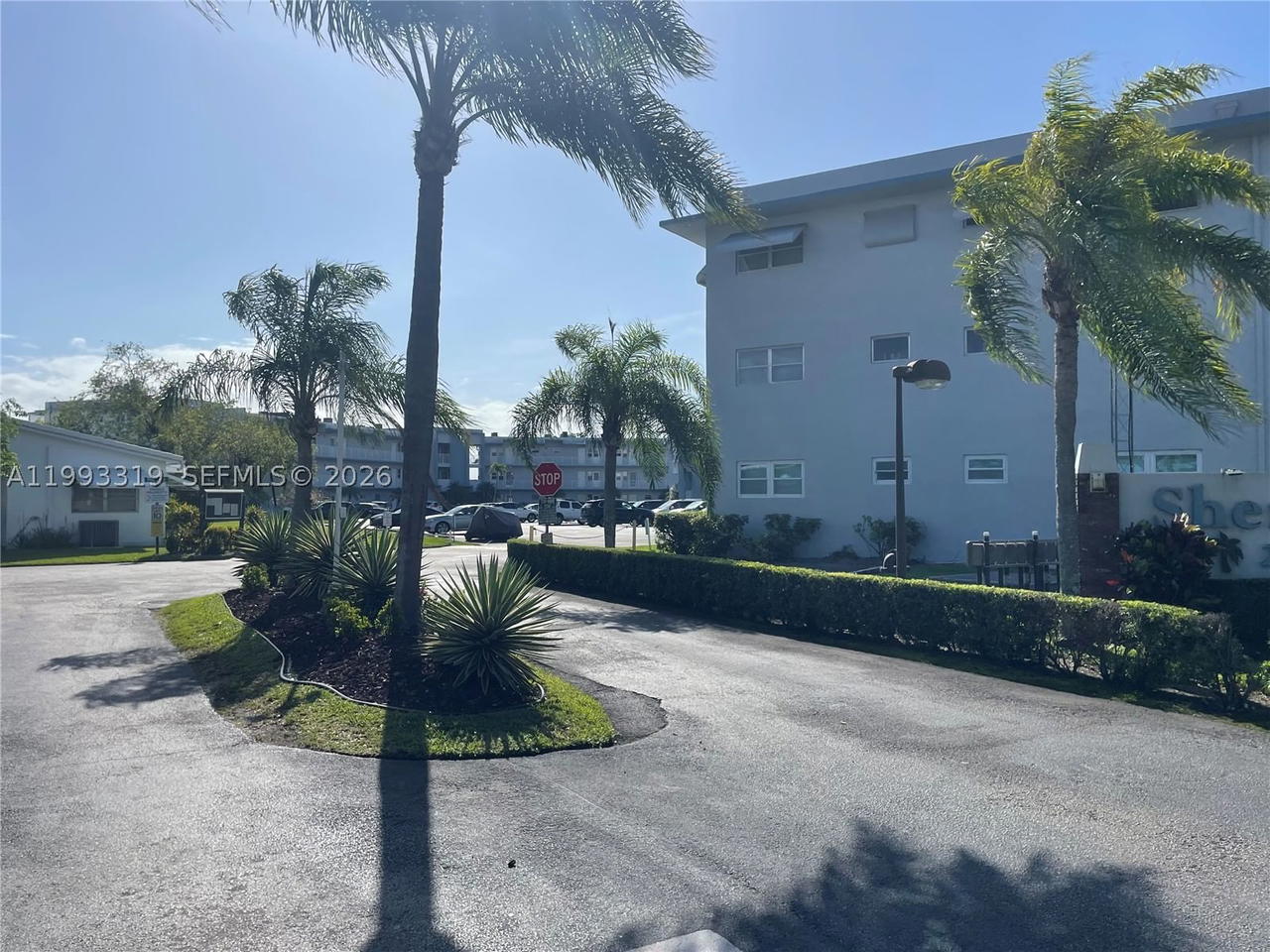 Real estate property located at 2300 Park Ln #208, Broward, Sheridan Lakes Condo Apts, Hollywood, FL