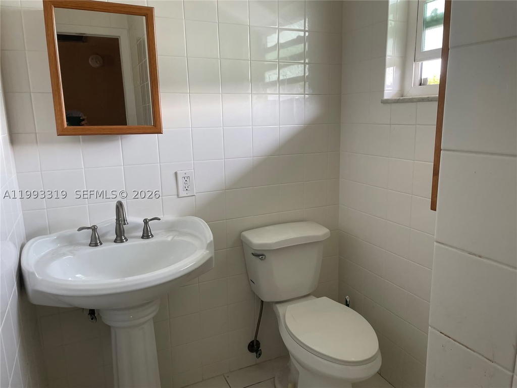 Real estate property located at 2300 Park Ln #208, Broward, Sheridan Lakes Condo Apts, Hollywood, FL