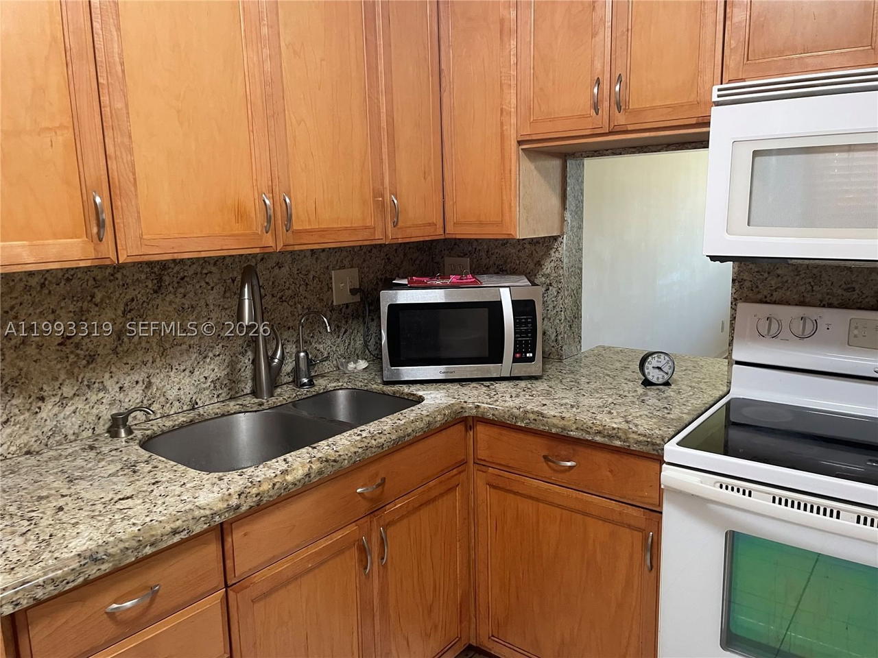 Real estate property located at 2300 Park Ln #208, Broward, Sheridan Lakes Condo Apts, Hollywood, FL