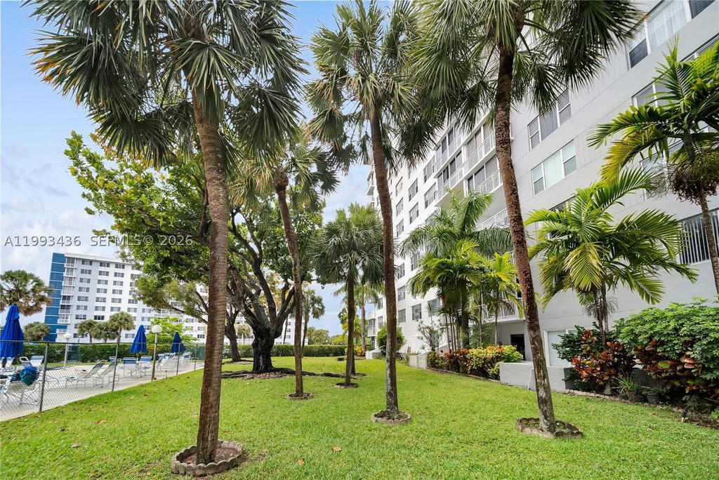 Real estate property located at 3800 Hillcrest Dr #1007, Broward, Hillcrest East No 25 Cond, Hollywood, FL
