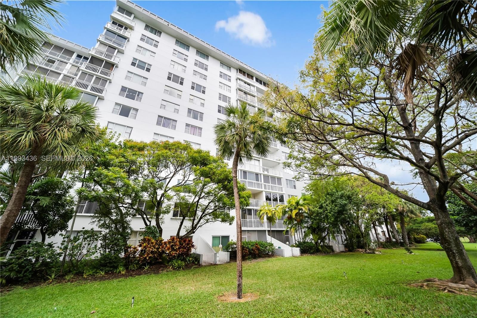 Real estate property located at 3800 Hillcrest Dr #1007, Broward, Hillcrest East No 25 Cond, Hollywood, FL
