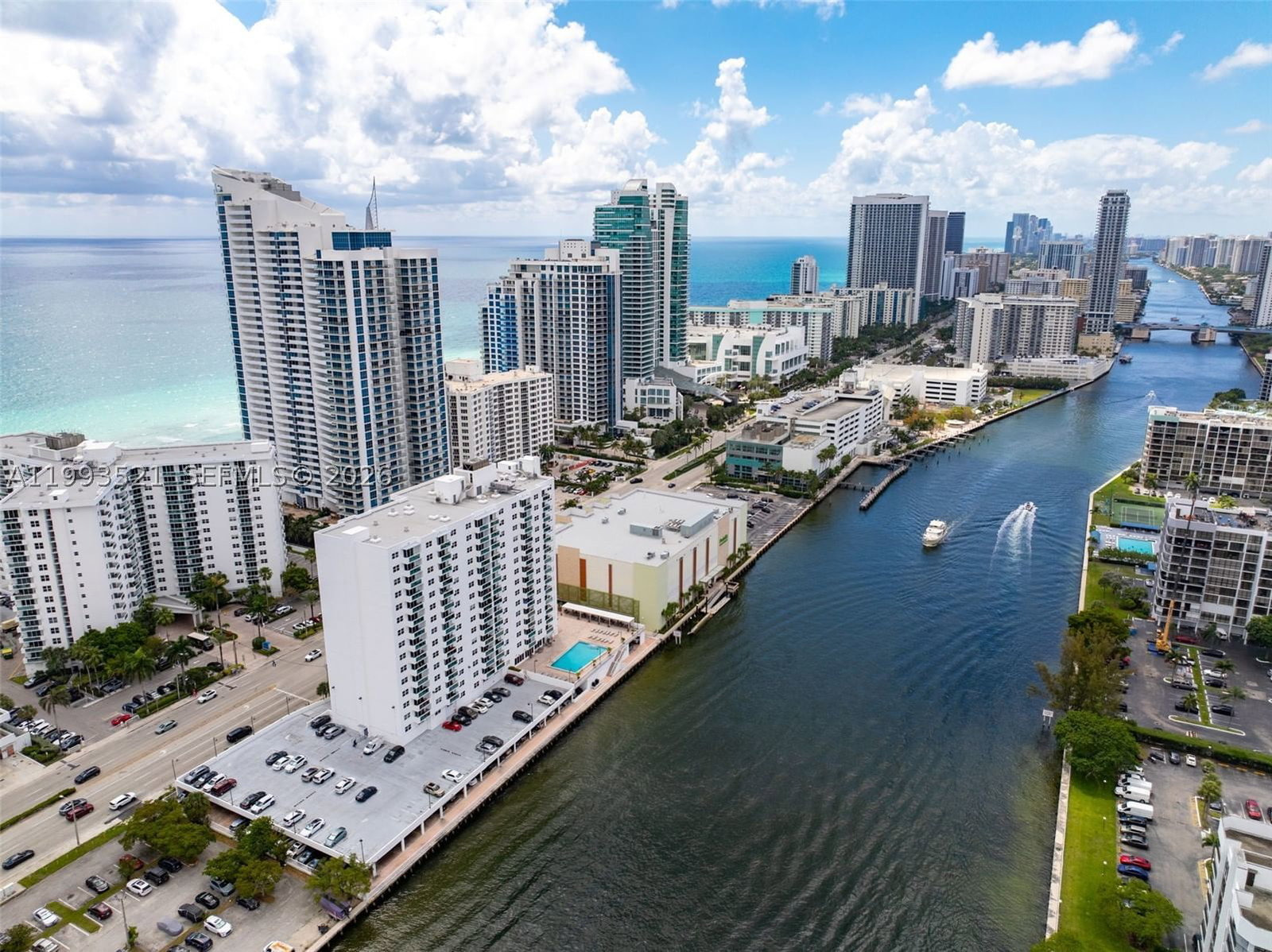 Real estate property located at 3000 Ocean Dr #606, Broward, Residences On Hollywood B, Hollywood, FL