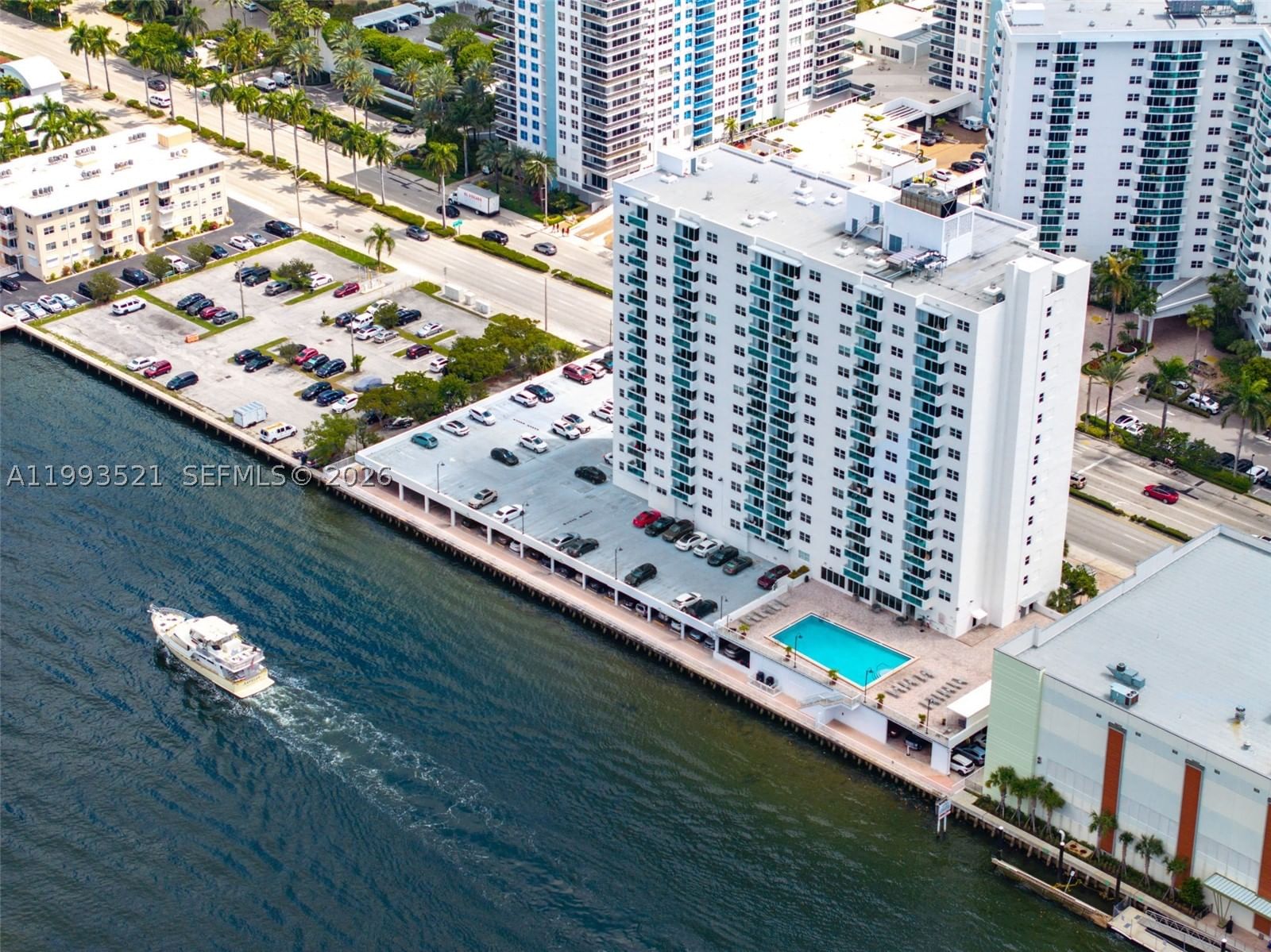 Real estate property located at 3000 Ocean Dr #606, Broward, Residences On Hollywood B, Hollywood, FL