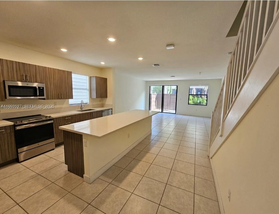 Real estate property located at 15819 91st Ct, Miami-dade, Dunnwoody Lake, Miami Lakes, FL