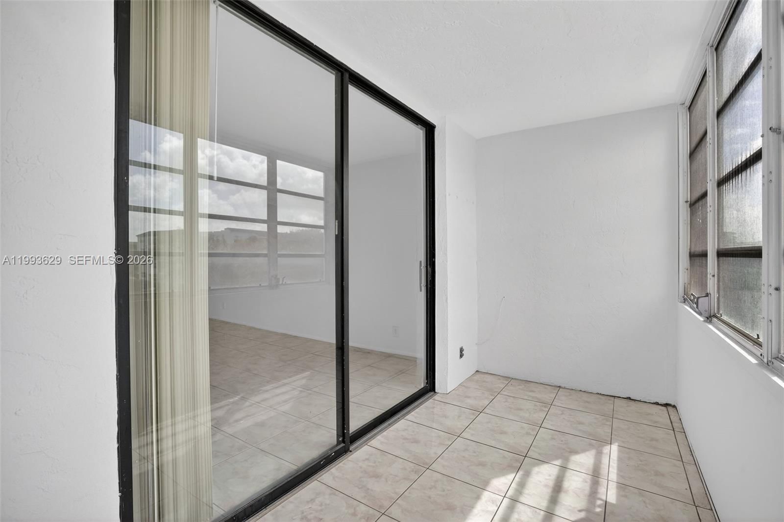 Real estate property located at 2821 Somerset Dr #302, Broward, Somerset No 1 Condo, Lauderdale Lakes, FL