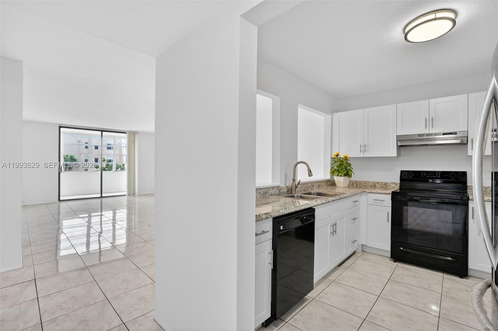 Real estate property located at 2821 Somerset Dr #302, Broward, Somerset No 1 Condo, Lauderdale Lakes, FL