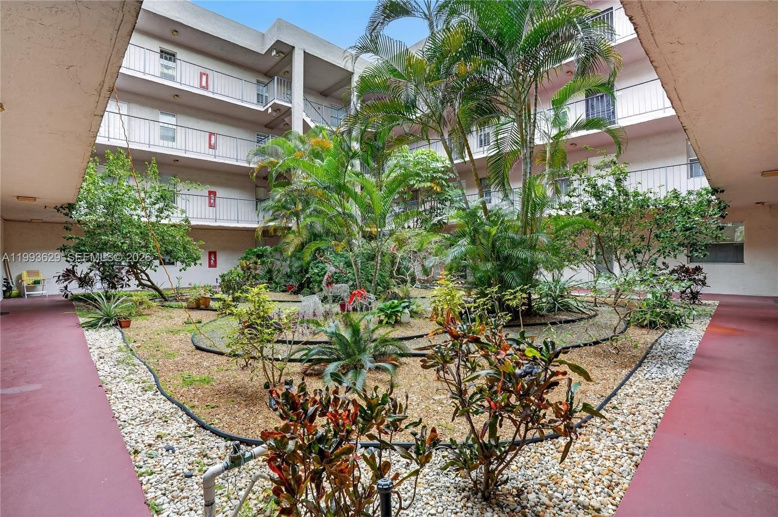 Real estate property located at 2821 Somerset Dr #302, Broward, Somerset No 1 Condo, Lauderdale Lakes, FL