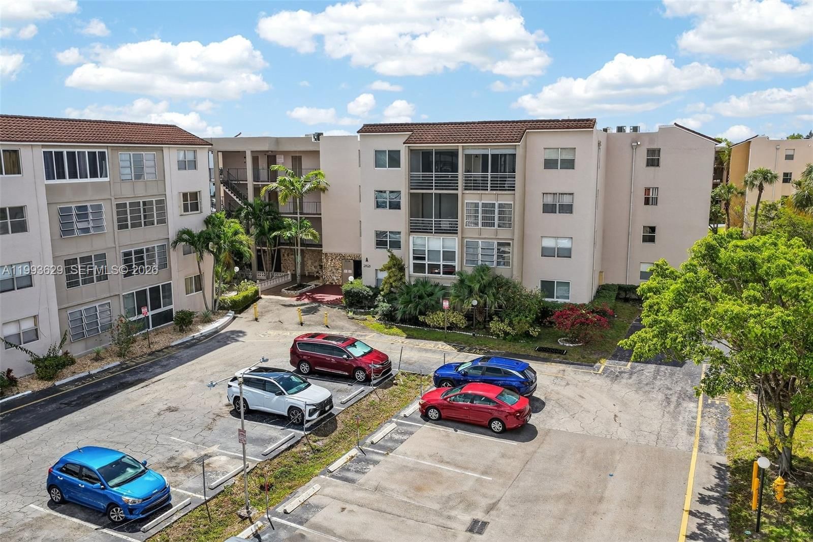 Real estate property located at 2821 Somerset Dr #302, Broward, Somerset No 1 Condo, Lauderdale Lakes, FL
