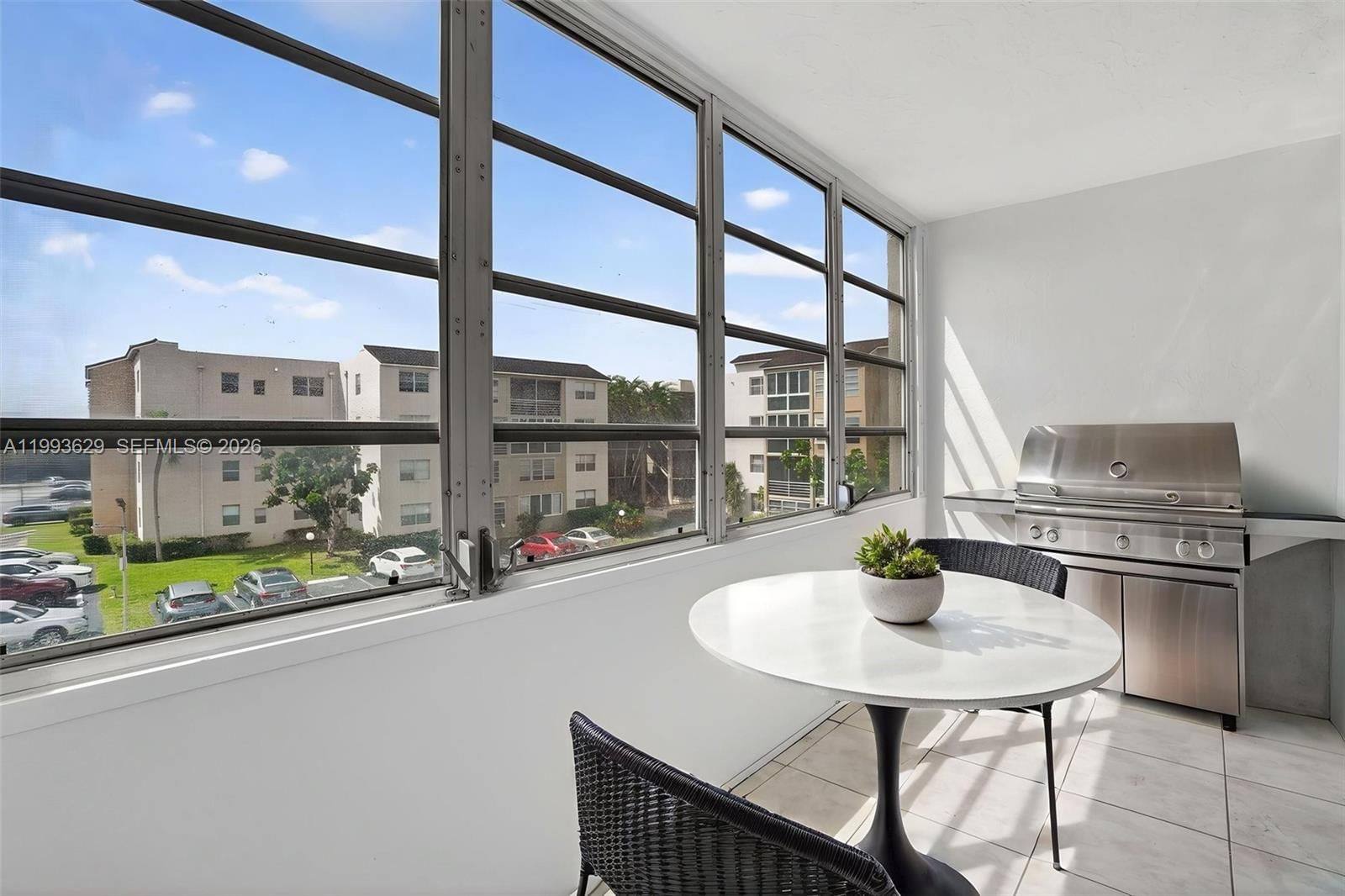 Real estate property located at 2821 Somerset Dr #302, Broward, Somerset No 1 Condo, Lauderdale Lakes, FL