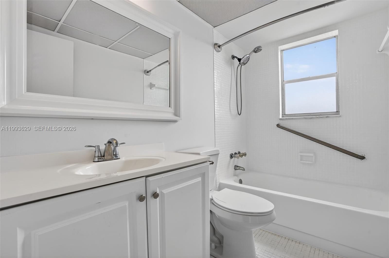 Real estate property located at 2821 Somerset Dr #302, Broward, Somerset No 1 Condo, Lauderdale Lakes, FL